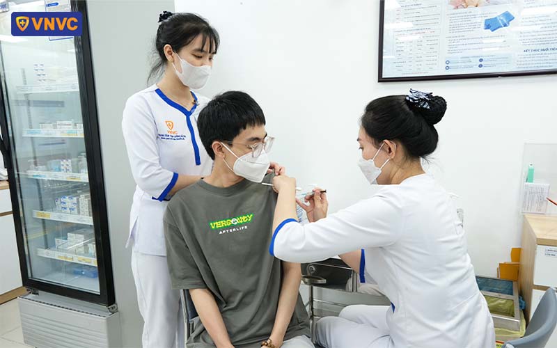 tiêm vaccine viêm gan b