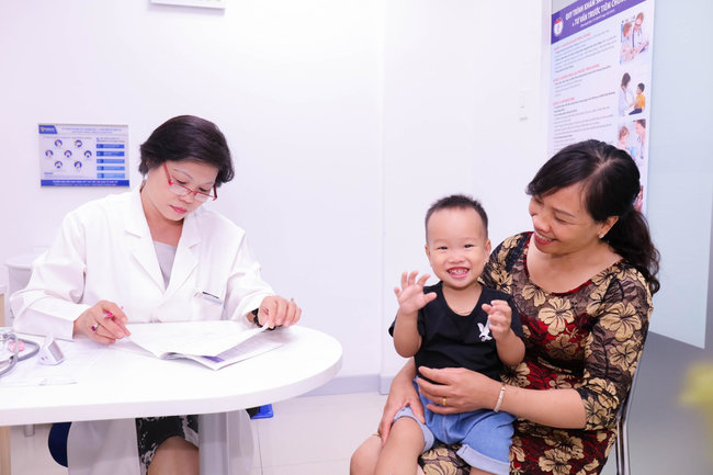 khám sàng lọc cho trẻ trước tiêm chủng