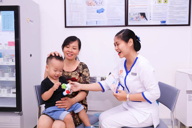 tiêm vắc xin hexaxim cho trẻ