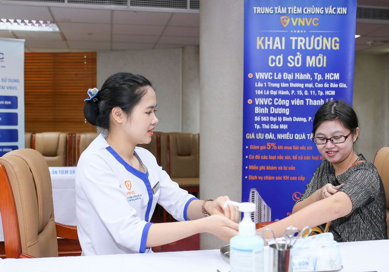 tiêm vắc xin cho nhân viên ngân hàng vietinbank