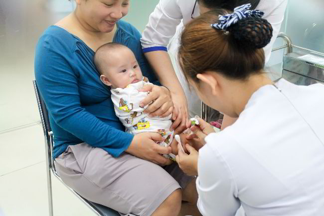 tiêm vắc xin 5 trong 1 tăng đề kháng cho trẻ