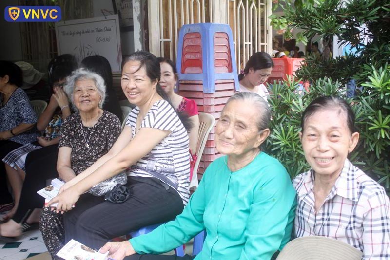 tiêm phòng cho người cao tuổi