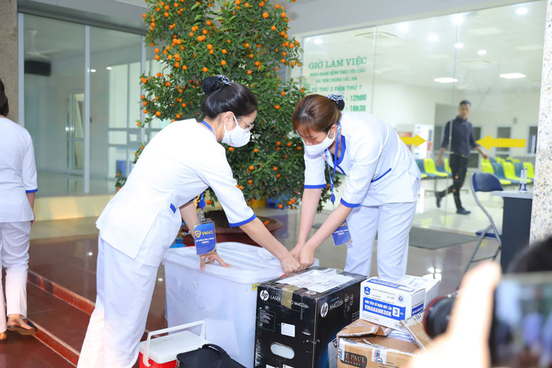 vắc xin covid tại bệnh viện Nhiệt Đới