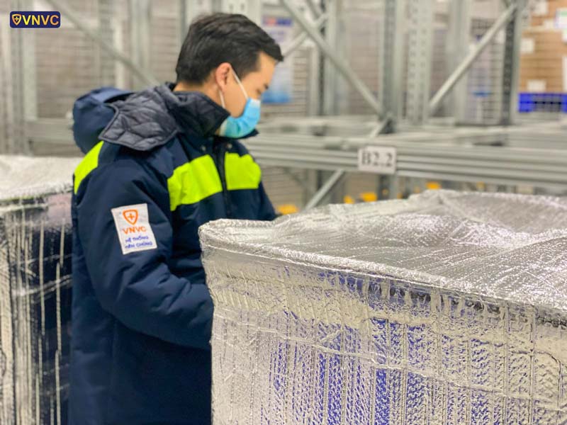 kiem tra vac xin covid tai kho