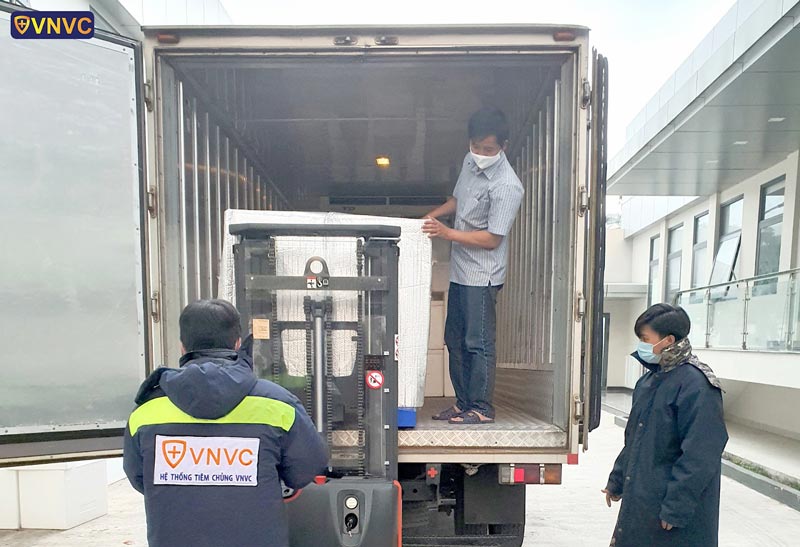 ban giao vac xin covid cho bo y te