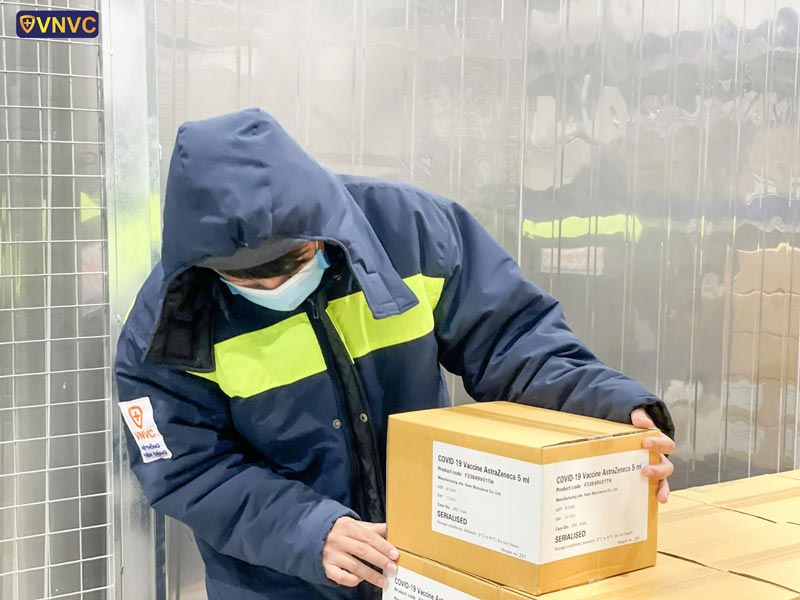 ban giao vac xin covid cho bo y te