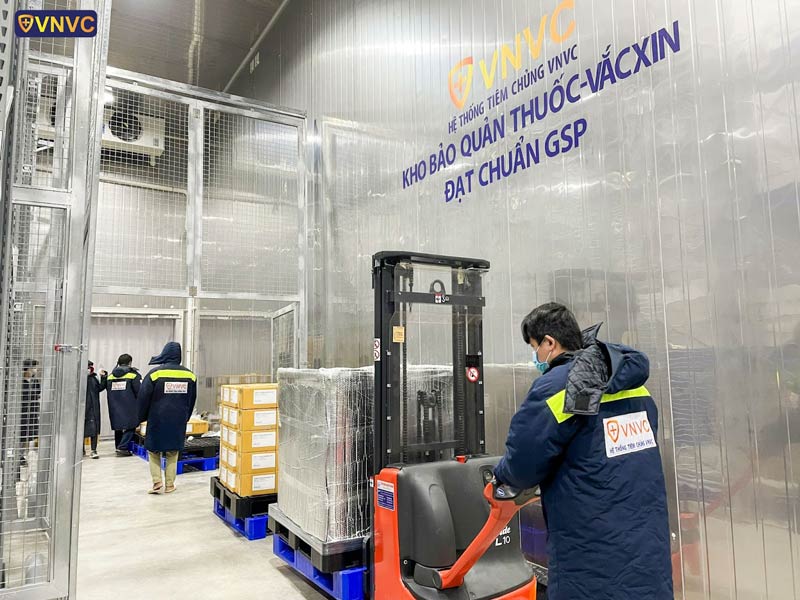 ban giao vac xin covid cho bo y te