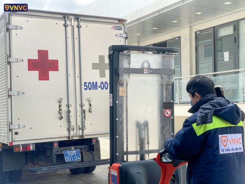 vnvc bàn giao vắc xin covid cho bộ y tế