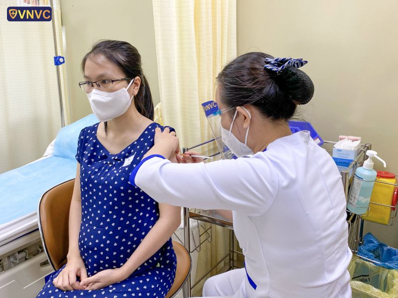 lưu ý khi tiêm vacxin covid cho người mang thai