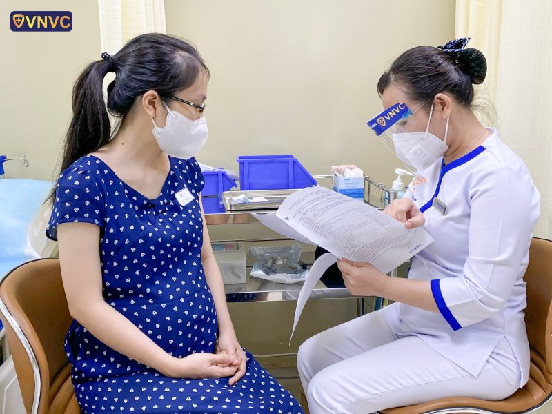 tiêm vacxin covid cho bà bầu