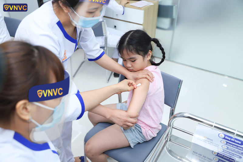 tiem vac xin cum cho tre hang nam