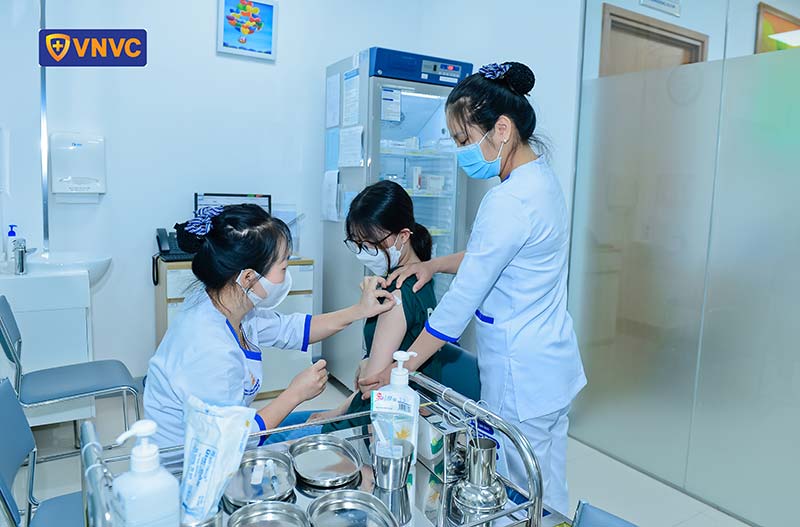 chích ngừa cho tuổi thanh thiếu niên