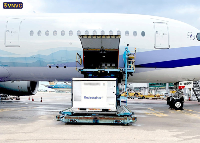 lo vac xin covid dau tien ve viet nam