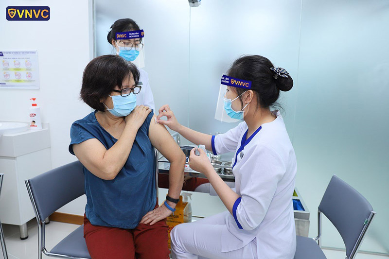 tiem vac xin cho nguoi lon