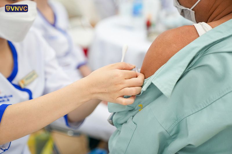 tiêm cúm cho công nhân