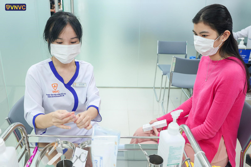 bà bầu tiêm phòng cúm