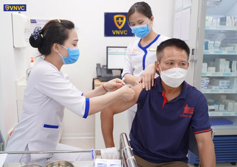 tiêm cúm cho người cao tuổi