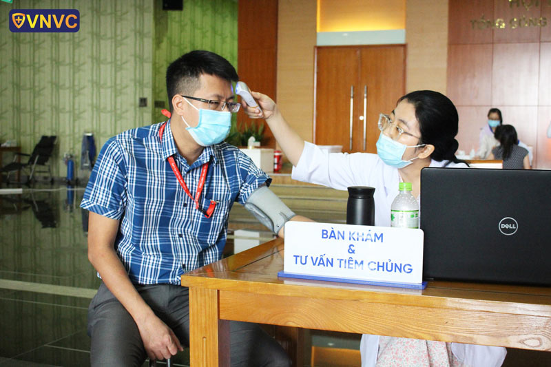 tiêm vắc xin cúm cho doanh nghiệp