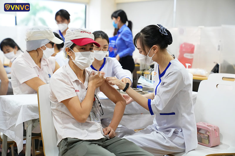 tiêm vắc xin cúm cho doanh nghiệp