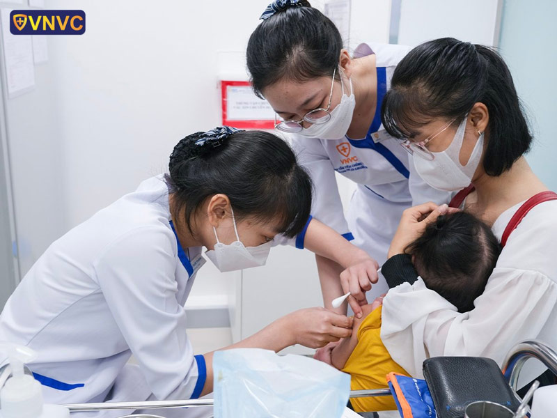 tiêm phòng bệnh viêm màng não