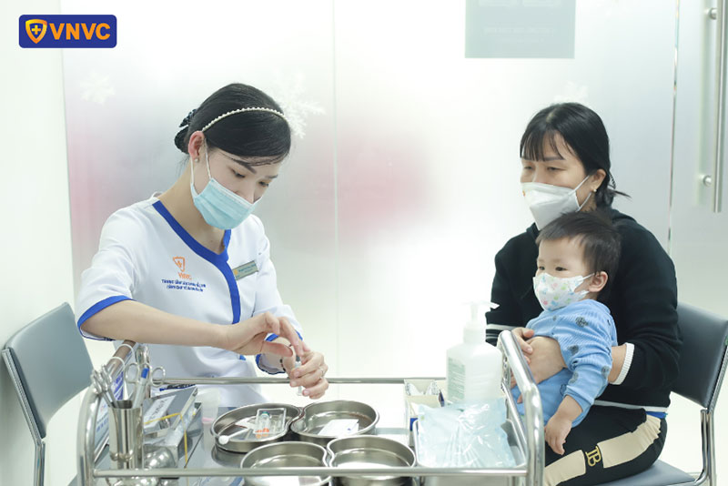 tiêm vắc xin viêm màng não cho bé