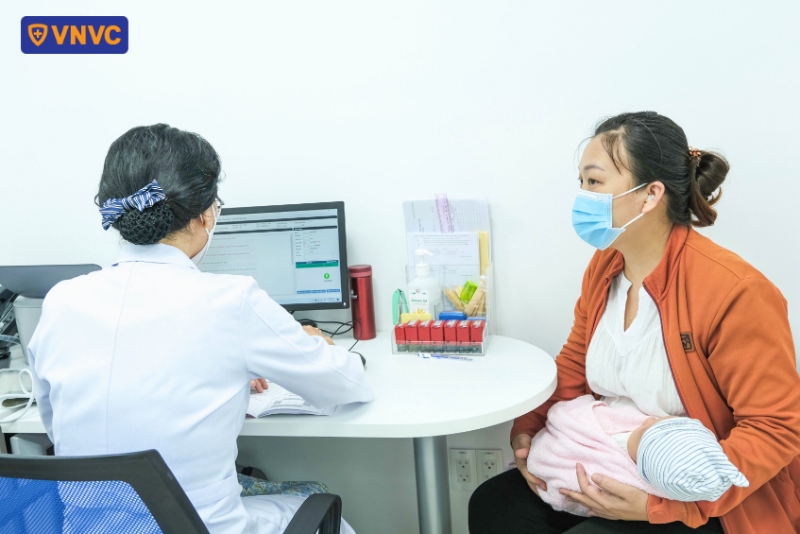 phụ nữ mang thai tiêm tại vnvc tân túc