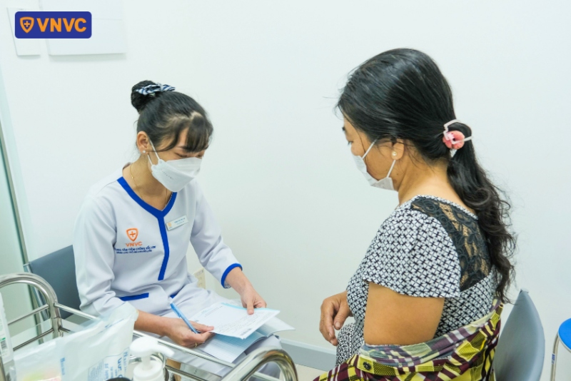 phụ nữ trung niên tại vnvc tân túc