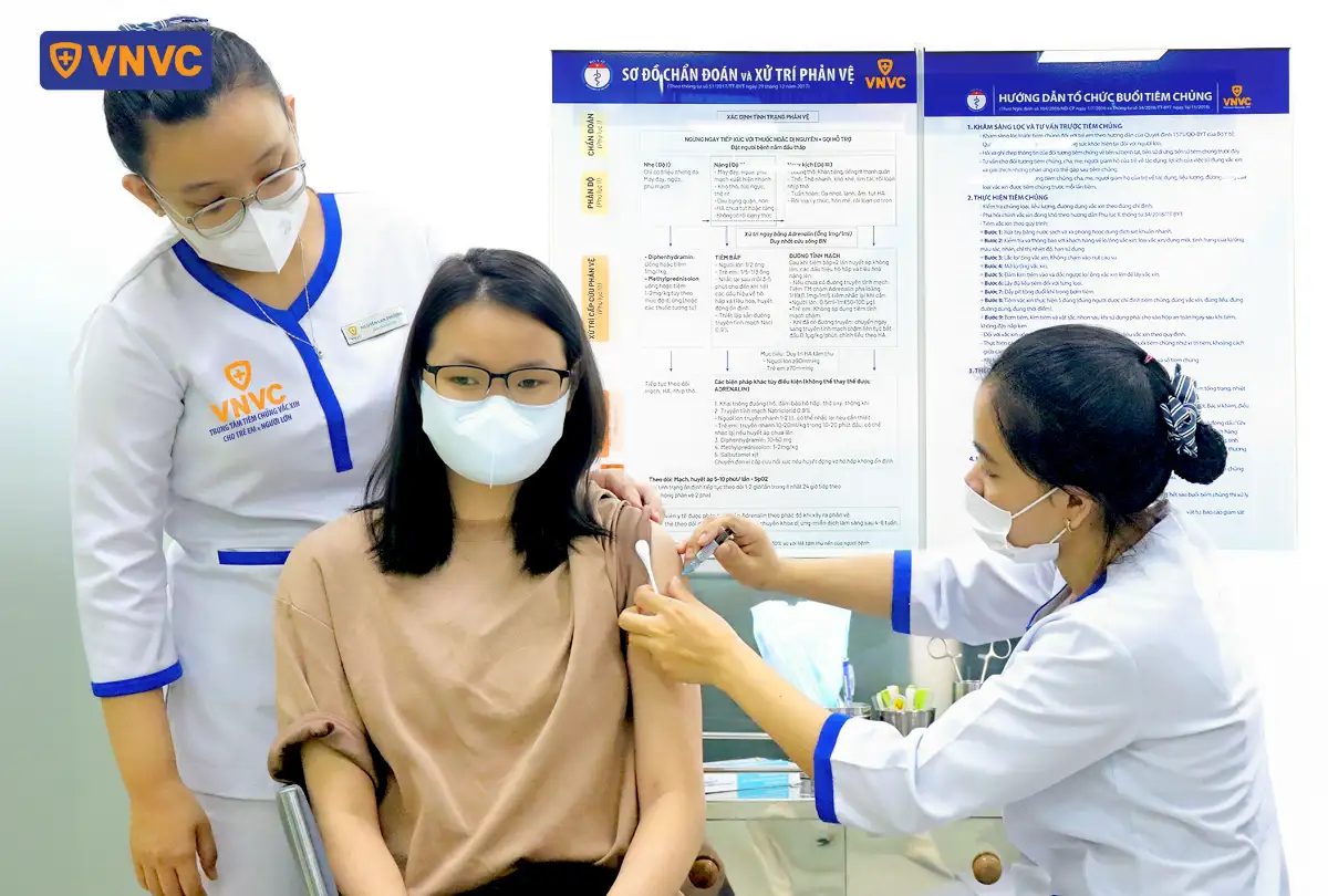 tiêm vắc xin cho nữ