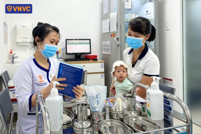 kiểm tra thông tin trước khi tiêm chủng