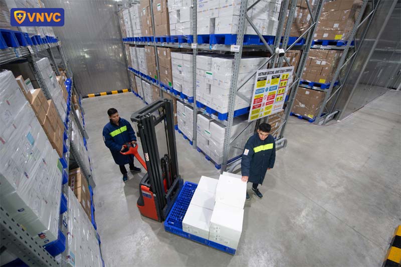 bên trong kho lạnh của vnvc