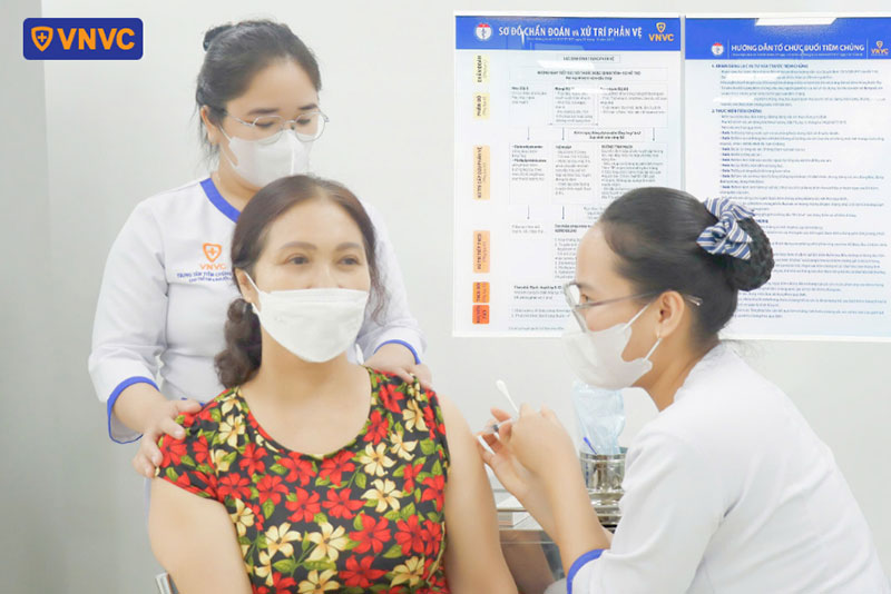 tiêm vắc xin an toàn
