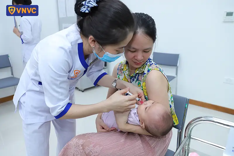 tiêm vắc xin rotavirus cho trẻ sơ sinh