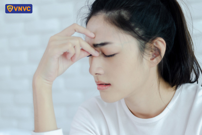 đau đầu sau tiêm vắc xin sốt xuất huyết