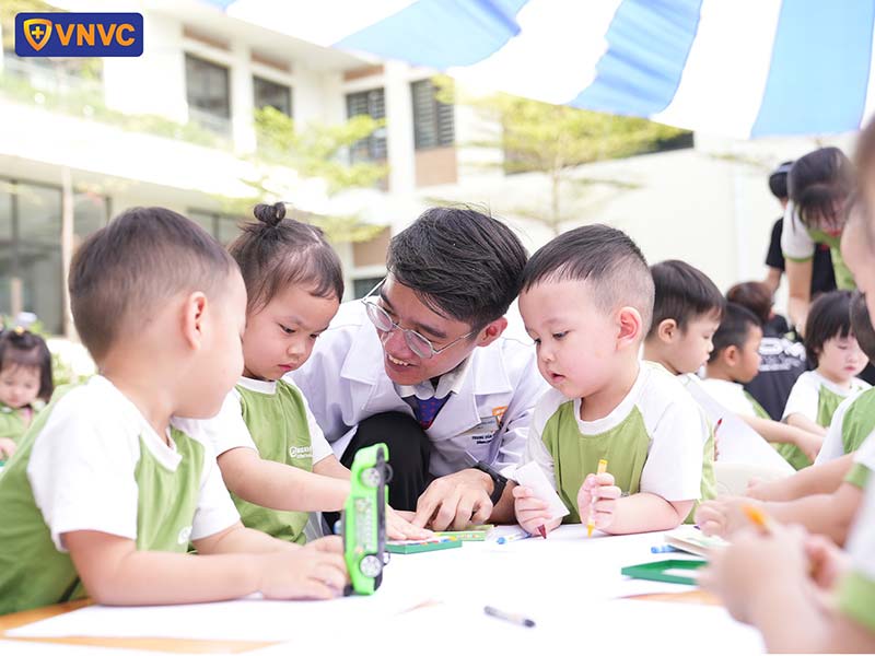 chương trình bé vẽ dũng sĩ tiêm ngừa