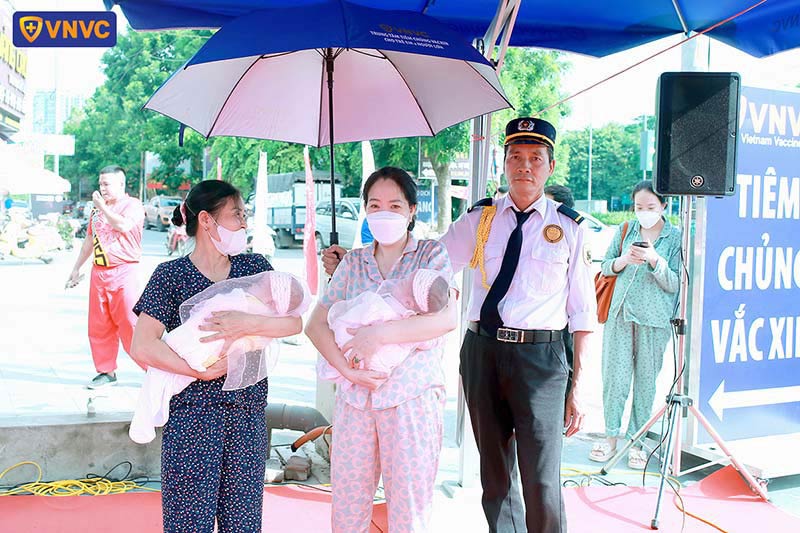 đón tiếp khách hàng tại vnvc văn giang