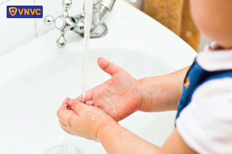rửa tay thường xuyên phòng ngừa thủy đậu
