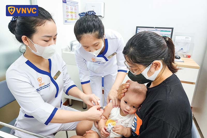 tiêm ngừa thủy đậu cho bé khi đủ tuổi