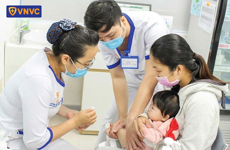 tiêm vắc xin thủy đậu cho bé