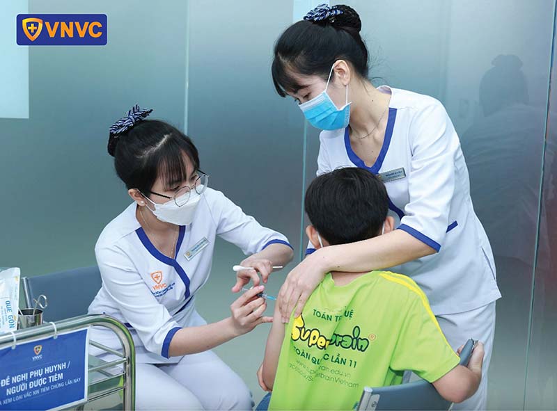 tiêm vaccine ngừa thủy đậu cho trẻ em