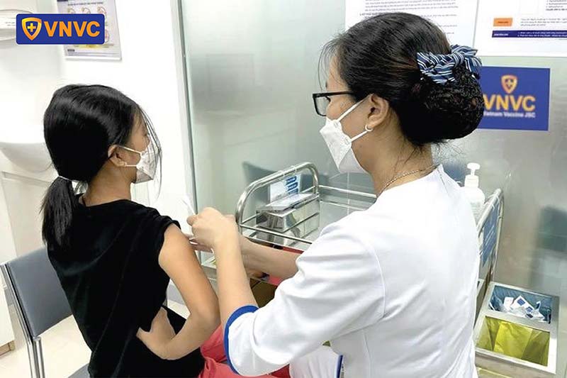 trẻ em tiêm vắc xin thủy đậu