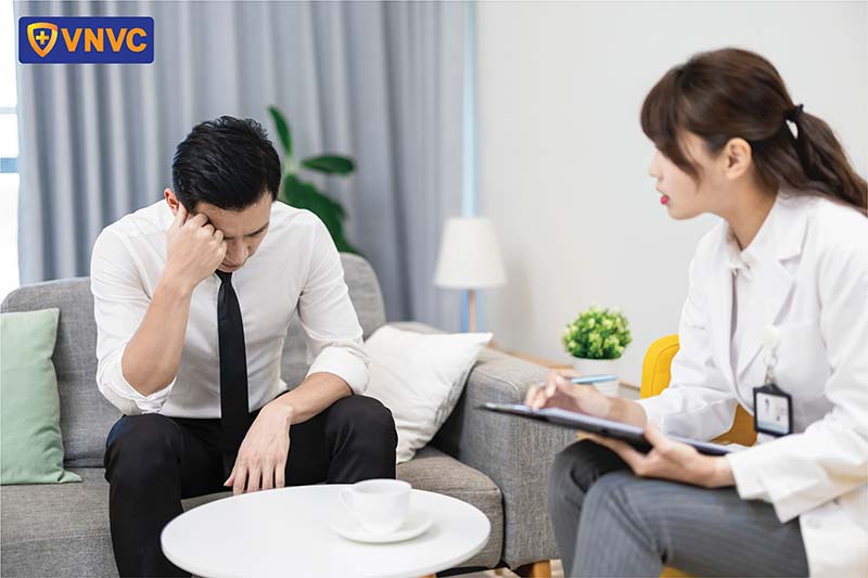 bác sĩ thăm hỏi bệnh nhân