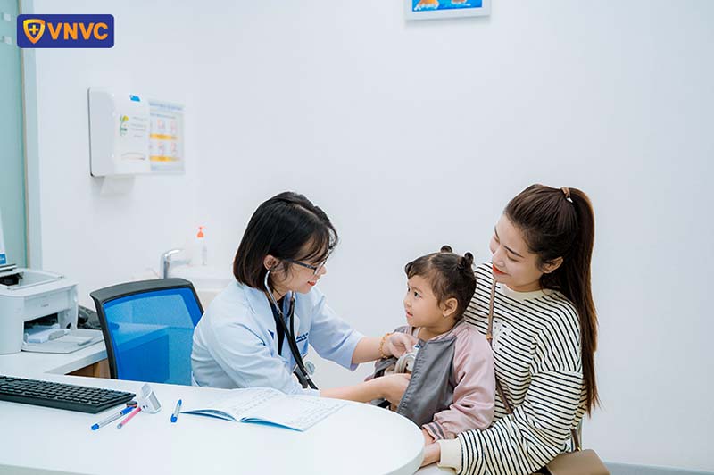 khám sàng lọc trước tiêm vắc xin