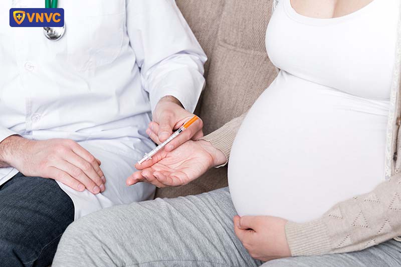 phụ nữ mang thai cần tiêm vắc xin ngừa phỏng dạ