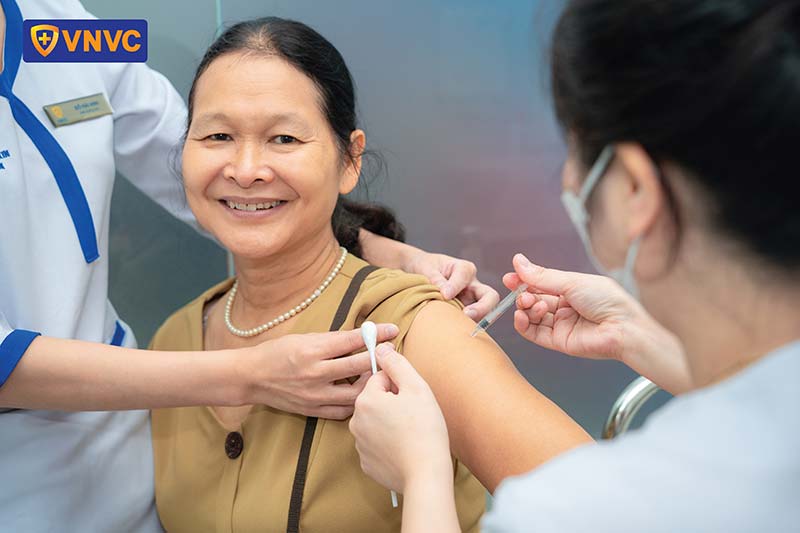 tiêm vắc xin bạch hầu cho người lớn