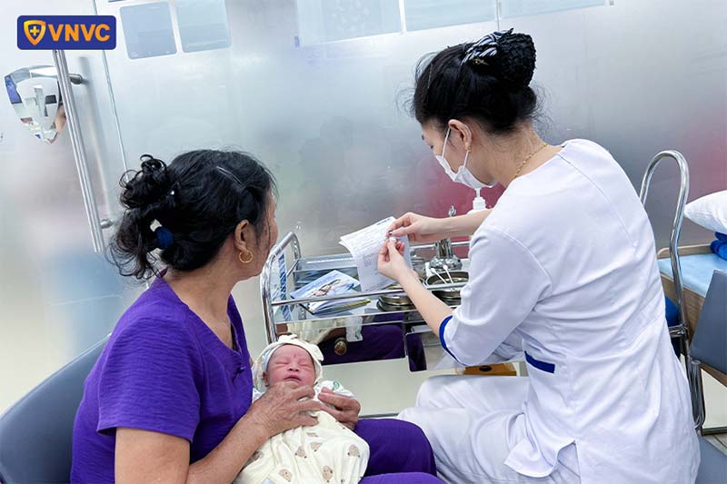 tiêm viêm gan b cho trẻ sơ sinh