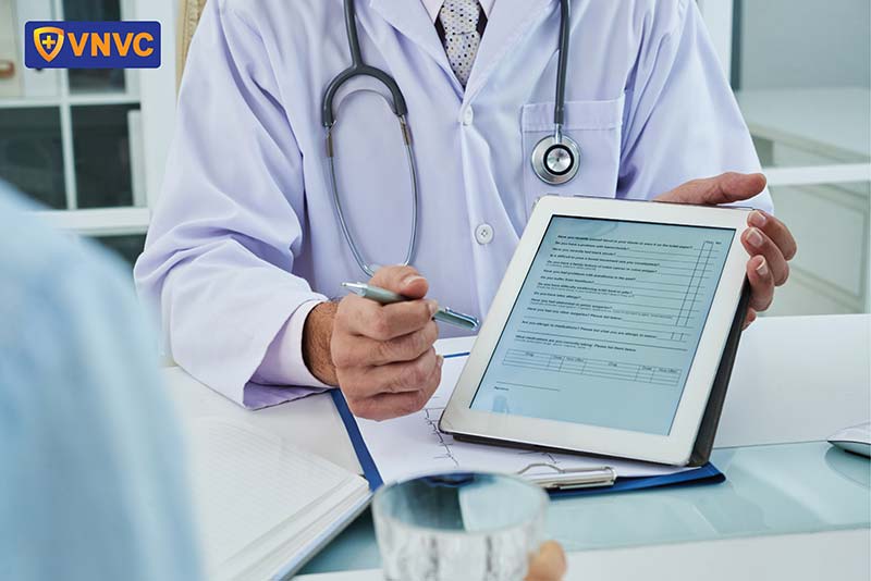 bác sĩ tư vấn bệnh nhân mắc sùi mào gà ở hậu môn