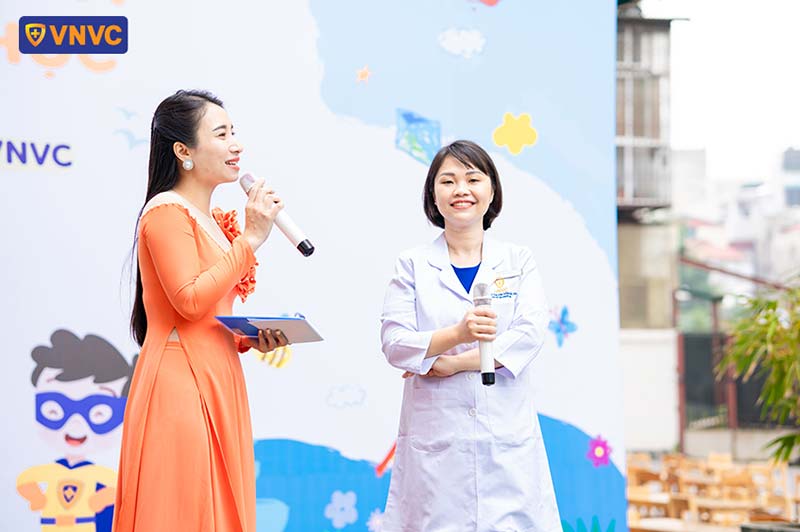 em vẽ dũng sĩ tiêm ngừa