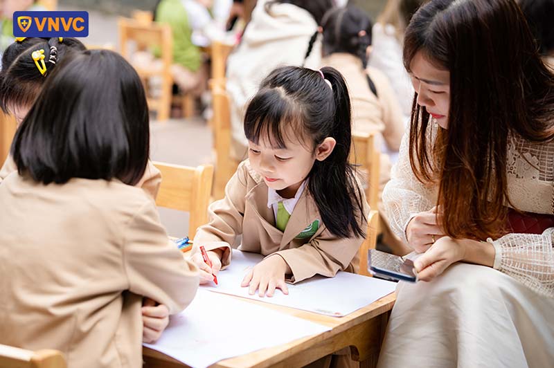 em vẽ dũng sĩ tiêm ngừa