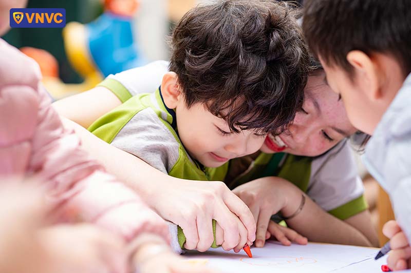 em vẽ dũng sĩ tiêm ngừa