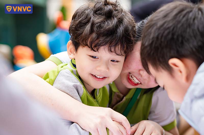 em vẽ dũng sĩ tiêm ngừa